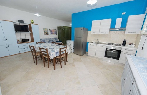 Orosei Apartamento | Apartamento "Mariposa" con vistas a la montaña, terraza compartida y Wi-Fi