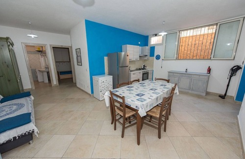 Orosei Apartamento | Apartamento "Mariposa" con vistas a la montaña, terraza compartida y Wi-Fi