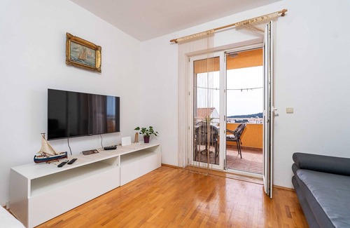 Gruz Apartamento | Apartment Marisol - One Bedroom Apartment with Balcony and Sea View