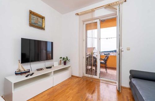 Gruz Apartamento | Apartment Marisol - One Bedroom Apartment with Balcony and Sea View