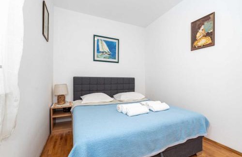 Gruz Apartamento | Apartment Marisol - One Bedroom Apartment with Balcony and Sea View