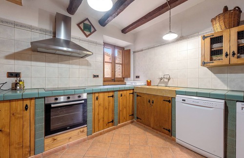 Torrelles de Foix Apartamento | Apartamento 'Mas Colom-Can Cruset' con vistas a la montaña, piscina privada y Wi-Fi