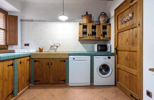 Torrelles de Foix Apartamento | Apartamento 'Mas Colom-Can Cruset' con vistas a la montaña, piscina privada y Wi-Fi