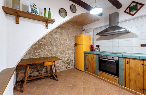 Torrelles de Foix Apartamento | Apartamento 'Mas Colom-Can Cruset' con vistas a la montaña, piscina privada y Wi-Fi