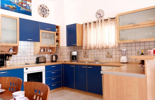 Haraki Casa | Apartment 'Mediterranean Retreat' with Sea View, Wi-Fi and Air Conditioning