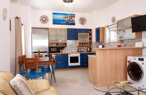 Haraki Casa | Apartment 'Mediterranean Retreat' with Sea View, Wi-Fi and Air Conditioning