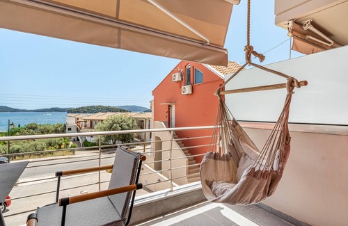 Perigiali Apartamento | Apartamento 'Mella Roa Amber' con vistas al mar, Wi-Fi y aire acondicionado.