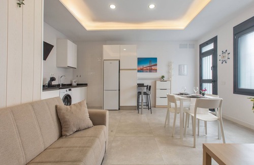 Jardin de la Abadia Apartamento | Apartment 'Mendoza Loft Málaga' with Wi-Fi and Air Conditioning