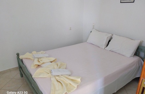Menidion Apartamento | Apartamento 'Menidi Studio' con vistas al mar, Wi-Fi y aire acondicionado