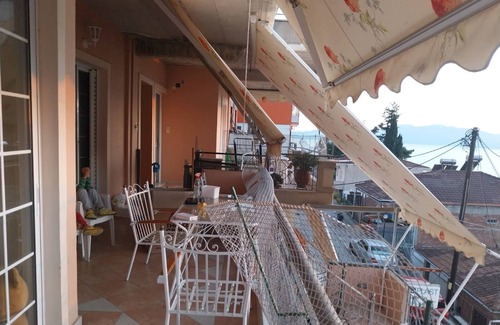 Menidion Apartamento | Apartamento 'Menidi' con vistas al mar, Wi-Fi y aire acondicionado