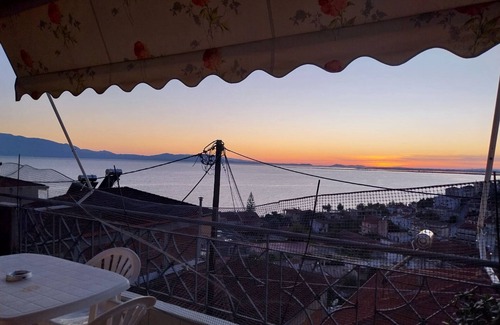 Menidion Apartamento | Apartamento 'Menidi' con vistas al mar, Wi-Fi y aire acondicionado