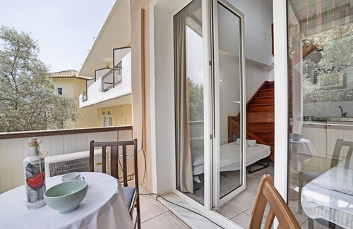 Perigiali Apartamento | Apartamento 'Mezoneta 4' con vistas al mar y aire acondicionado
