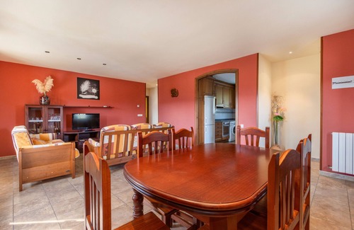 Valle de Lierp Apartamento | Apartamento 'Milano' con vistas a la montaña, terraza privada y Wi-Fi