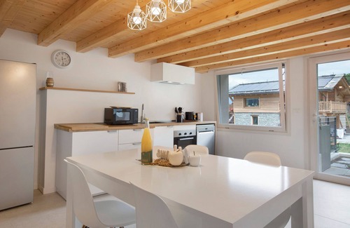 Aymavilles Apartamento | Apartamento 'Millet Ozein' con vistas a la montaña, terraza común y Wi-Fi
