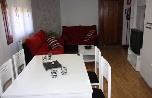 Milagro Apartamento | Apartamento 'Miralrio 1' con Wi-Fi y aire acondicionado
