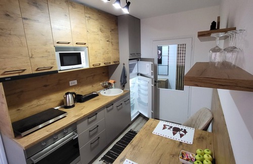 Krusevac Apartamento | Apartment Mirror, Krusevac Accommodation - 51 sqm fully furnished apartment