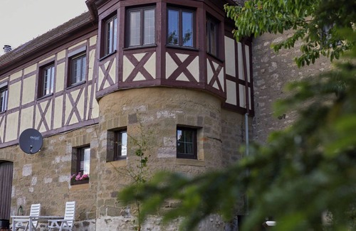 Erlabronn Apartamento | Apartamento 'Mit Turm' con jardín privado, Wi-Fi y aire acondicionado