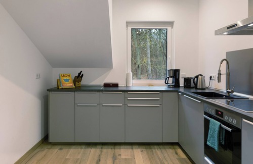 Elstal Apartamento | Apartamento 'Modernes Appartement 100m2' con jardín compartido, balcón y Wi-Fi