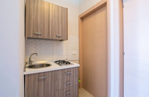 Porto Cesareo Apartamento | Apartment 'Monolocale Petraroli Esterno' with Shared Garden, Balcony and Air Conditioning