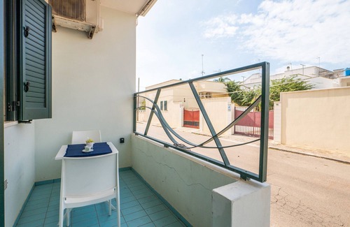 Porto Cesareo Apartamento | Apartment 'Monolocale Petraroli Esterno' with Shared Garden, Balcony and Air Conditioning