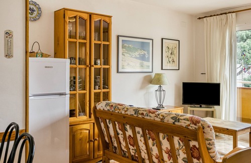L'Escala Apartamento | Apartamento 'Montgo' con vistas a la montaña, piscina compartida y balcón