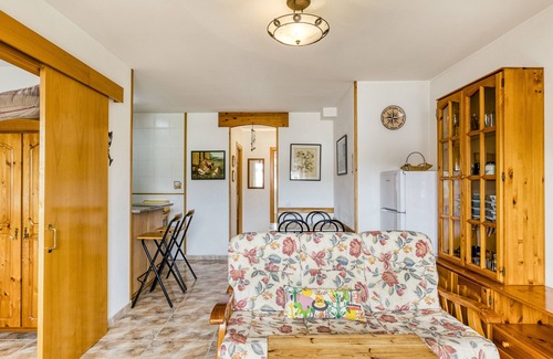 L'Escala Apartamento | Apartamento 'Montgo' con vistas a la montaña, piscina compartida y balcón