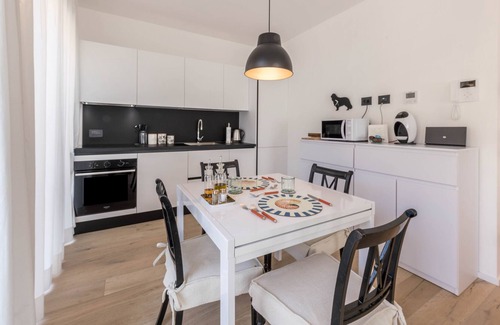 Torri del Benaco Apartamento | 'Apartamento ' Mi casa de la ciudad con vistas al lago, balcón y Wi-Fi