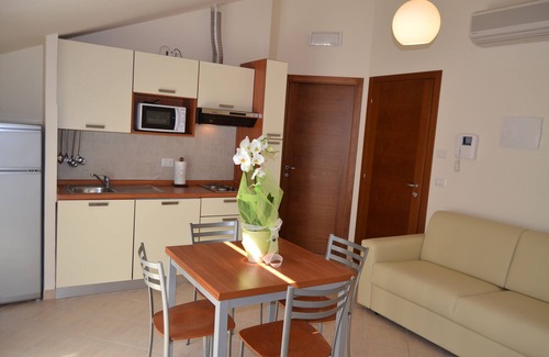 Viserbella Apartamento | APARTAMENTO DE DOS HABITACIONES N. 4, CON GRAN VISTA AL MAR BALCÓN, AIRE ACONDICIONADO Y PARQUE