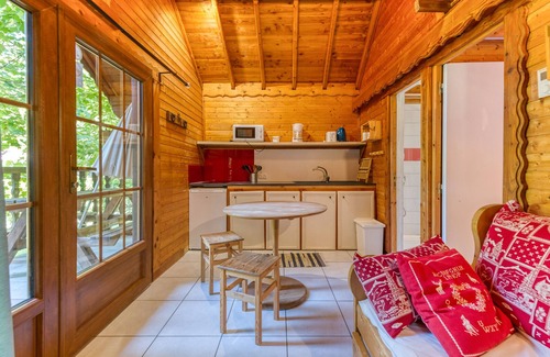 Vaulnaveys-le-Bas Apartamento | Apartamento 'Narcisse' con vistas a la montaña, Wi-Fi y aire acondicionado