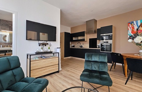 Royan Apartamento | Apartment Near market- 6 pers. 2 bedrooms- air conditioning- parking