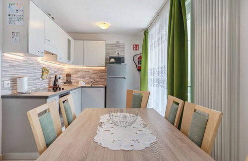 Predazzo Apartamento | Apartamento 'Night and Day 8' con vistas a las montañas, balcón y Wi-Fi