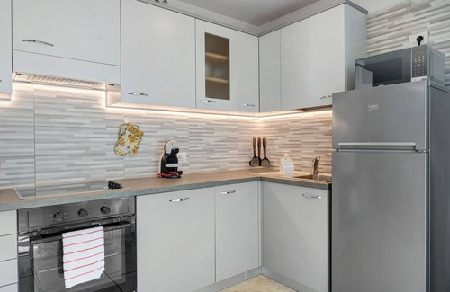 Predazzo Apartamento | Apartamento 'Night and Day 8' con vistas a las montañas, balcón y Wi-Fi