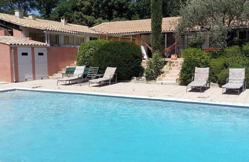 Nyons Apartamento | Apartamento 'Nino - 2/4 Personnes' con piscina compartida, Wi-Fi y aire acondicionado