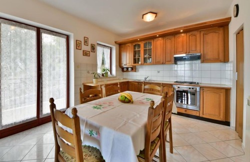 Icici Apartamento | Apartamento Nives by Interhome