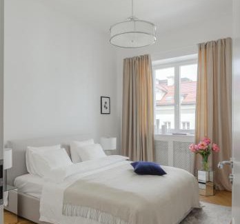 Srodmiescie Apartamento | Apartment Nowy Świat 61 with parking