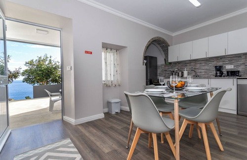 Ponta Delgada Apartamento | Apartamento "Oásis Fonte Grande 2" con vistas al mar, terraza compartida y Wi-Fi