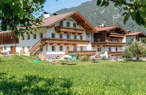 Ried im Zillertal Apartamento | Apartamento 'Oberanger' con vistas a la montaña, jardín compartido y Wi-Fi