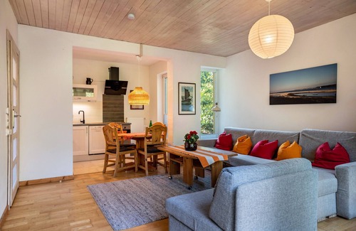 Pries Apartamento | Apartamento 'Öko Fewo Silbermöwe' con terraza privada, jardín privado y Wi-Fi