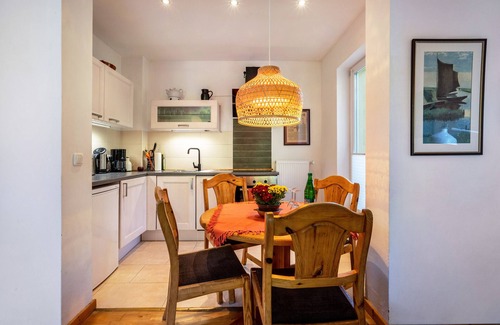 Pries Apartamento | Apartamento 'Öko Fewo Silbermöwe' con terraza privada, jardín privado y Wi-Fi