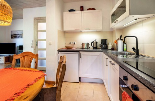 Pries Apartamento | Apartamento 'Öko Fewo Silbermöwe' con terraza privada, jardín privado y Wi-Fi