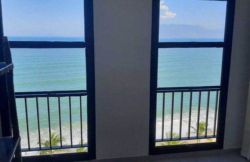 Ipiranga Casa | Apartment on Martim de Sá beach avenue, sea view, foot in the sand
