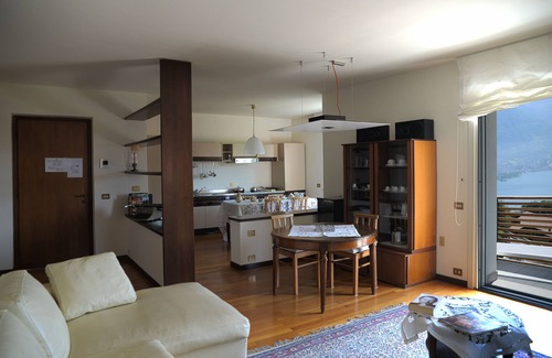 Lovere Apartamento | Casa con vista al lago y al borde del bosque en la colina Lovere