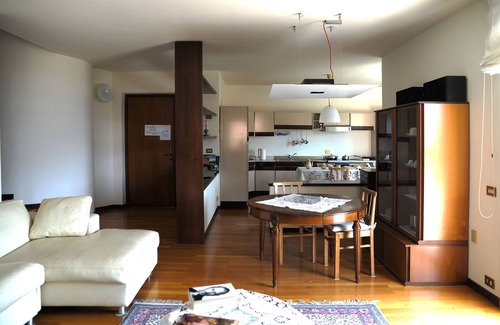 Lovere Apartamento | Casa con vista al lago y al borde del bosque en la colina Lovere
