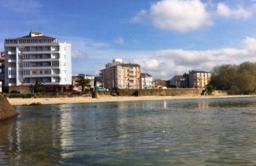 San Cibrao Condominio | Piso encima de la Playa en San Ciprián (WiFi) próximo al Hospital Gral. da Costa