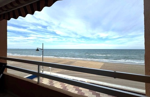 El Perello Apartamento | Apartment on the BEACHFRONT, stunning sunrises and sunsets.