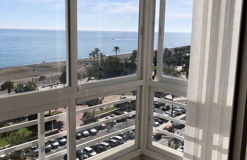Torre del Mar Condominio | Piso en primera línea de playa equipado y con excelentes vista al mar