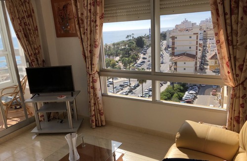 Torre del Mar Condominio | Piso en primera línea de playa equipado y con excelentes vista al mar