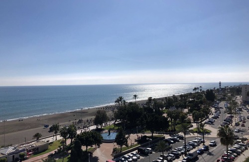 Torre del Mar Condominio | Piso en primera línea de playa equipado y con excelentes vista al mar
