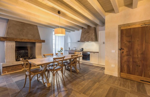 Desenzano del Garda Apartamento | Apartamento "Ontano" en estilo granja con Wi-Fi, jardín y piscina compartidos