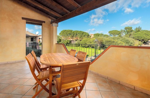 Baia Caddinas Apartamento | Apartamento 'Orizzonti 31' con vistas al mar, terraza privada y aire acondicionado